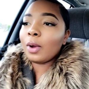 Meet your Posher, Niya